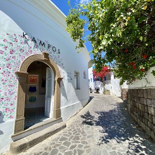 KAMPOS inaugura una NUOVA boutique a Panarea, in uno dei più esclusivi paradisi per vacanze del Mar Mediterraneo