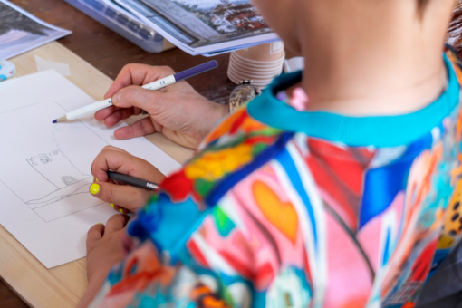 "L’Arte di Accogliere": a Borgo San Moro la scuola si trasforma in una galleria