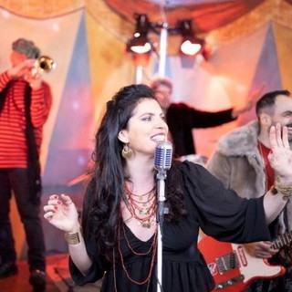 Concerto della cantante Lidiya Koycheva &amp; Balkan Orkestra in Piazza Torre Santa Maria a San Lorenzo al Mare