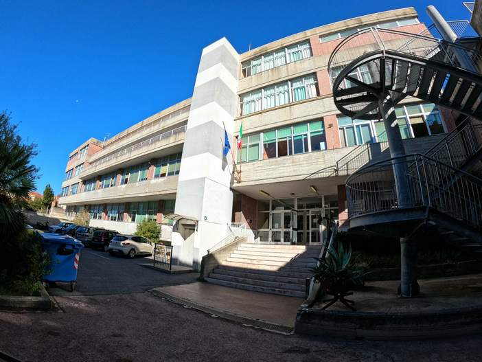 Imperia, per il quarto anno ordine dei medici e Vieusseux insieme per il corso di biologia curvatura biomedica