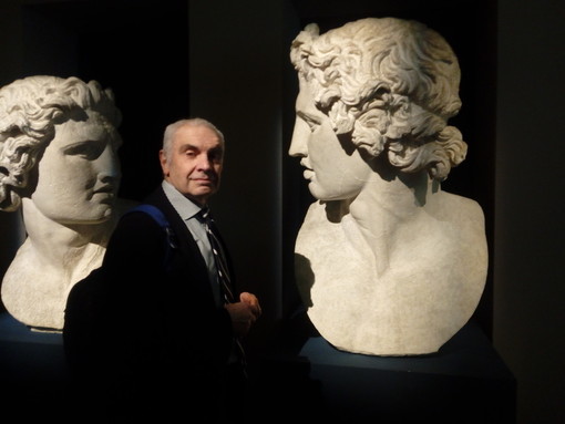 Lectio ‘Immagini per Ulisse’ dello storico dell'arte Lauro Magnani al Teatro Cavour di Imperia Lectio ‘Immagini per Ulisse’ dello storico dell'arte Lauro Magnani al Teatro Cavour di Imperia