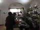Imperia: grande successo per l'iniziativa de L'Alibi di piazza Calvi, caffè offerto a clienti abituali e nuovi Imperia: grande successo per l'iniziativa de L'Alibi di piazza Calvi, caffè offerto a clienti abituali e nuovi