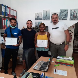 Imperia la cooperativa Jobel festeggia l’esame di italiano per alcuni studenti stranieri