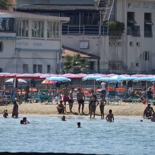 Turismo: si chiude giugno con dati discrepanti tra dianese (-30%) e Sanremo (ritorno ai livelli del 2018)