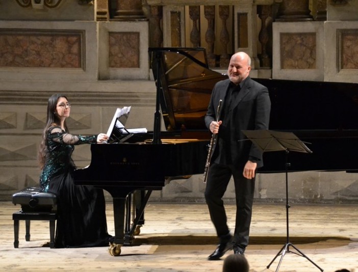 Stefano Maffizzoni e Gloria Cianchetta ospiti della rassegna ‘Concerti delle logge’ nel Loggiato di Santa Chiara al Parasio Stefano Maffizzoni e Gloria Cianchetta ospiti della rassegna ‘Concerti delle logge’ nel Loggiato di Santa Chiara al Parasio