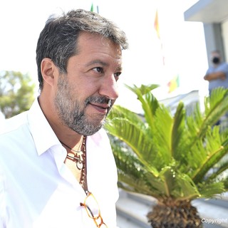 Assolti i contestatori di Salvini che gli lanciarono uova e carta igienica, il leader della Lega: “Non porto rancore e non chiedo vendetta” (Video)
