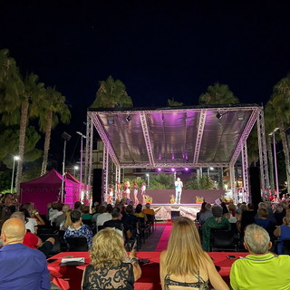 Arianna Caputo è la Miss di 'SanBart Cabaret': la ventenne pasticcera di Albenga ha superato le altre 10 concorrenti