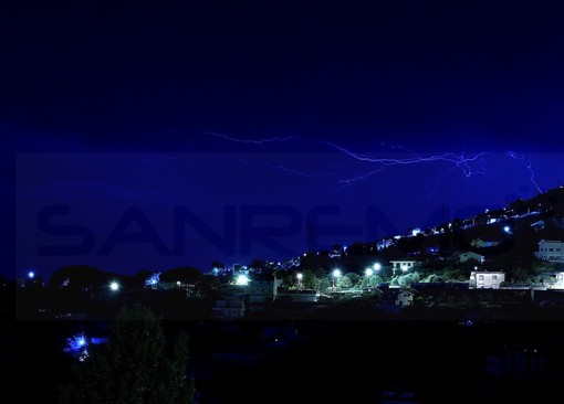 Maltempo: tuoni e fulmini nella notte sulla nostra provincia ma scarsissime le precipitazioni (Foto)