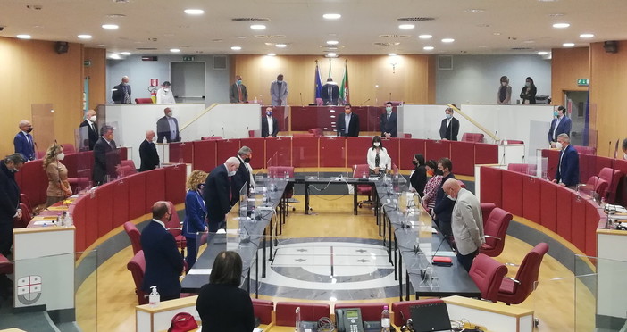 Il Consiglio Regionale è iniziato oggi con un minuto di silenzio per condannare la violenza sulle donne Il Consiglio Regionale è iniziato oggi con un minuto di silenzio per condannare la violenza sulle donne