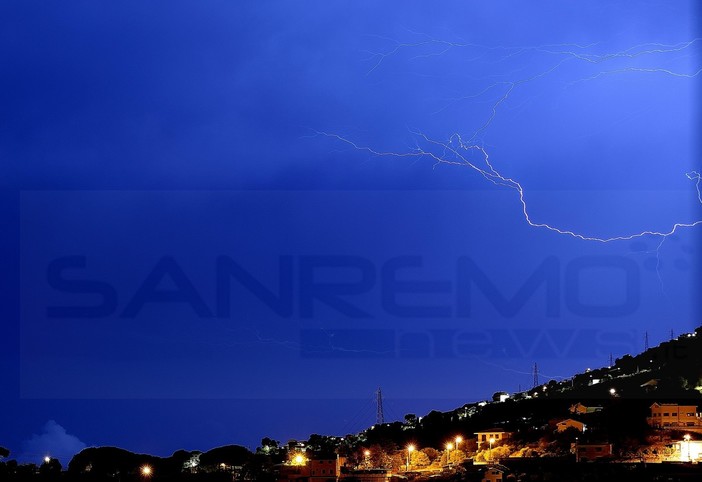 Maltempo: qualche temporale stanotte ma chiude in anticipo l'allerta, weekend di instabilità diffusa
