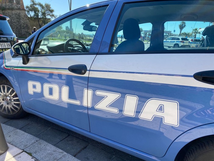 Tenta di violentare una 17enne, algerino fermato dalla polizia di Imperia grazie alla segnalazione di una donna