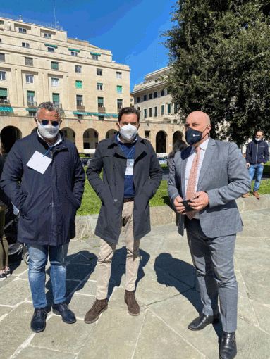 Genova: manifestazione Fipe Confcommercio, Toti “Insisteremo con il Governo per il calendario delle riaperture”