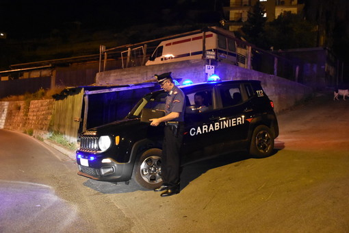 Rapina in tabaccheria sull'Aurelia a Costarainera: in azione due ladri incappucciati