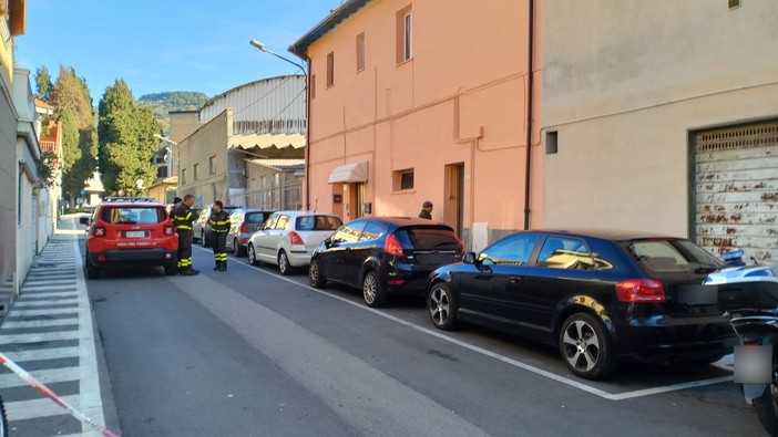 Imperia, uccisi dal monossido di carbonio: due 60enni trovati senza vita in via Pindemonte (foto e video)