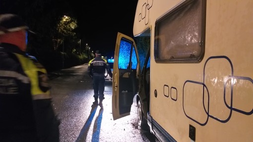 Allerta meteo, a Diano Marina sgomberata area di sosta per camper, interventi per sottopassi e magazzini allagati (Foto e video) Allerta meteo, a Diano Marina sgomberata area di sosta per camper, interventi per sottopassi e magazzini allagati (Foto e video)