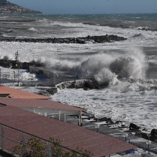 Tempo perturbato sulla Liguria: attesa una mareggiata sul centro e sul ponente ligure