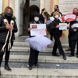 Genova: mondo della cultura e dello spettacolo in piazza per chiedere certezze alle istituzioni (Foto e Video)