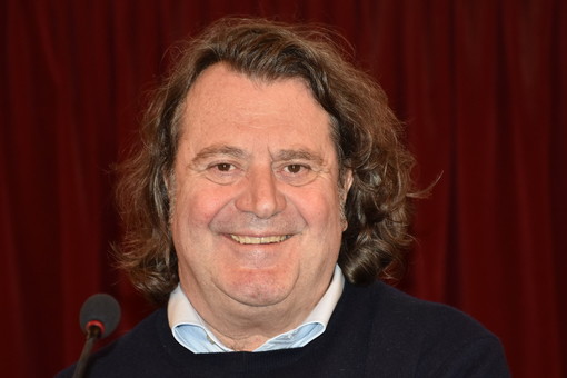 L'imperiese Stefano Senardi ospite ai 'Martedì Letterari' con il suo libro 'La musica è un lampo' (Video) L'imperiese Stefano Senardi ospite ai 'Martedì Letterari' con il suo libro 'La musica è un lampo' (Video)