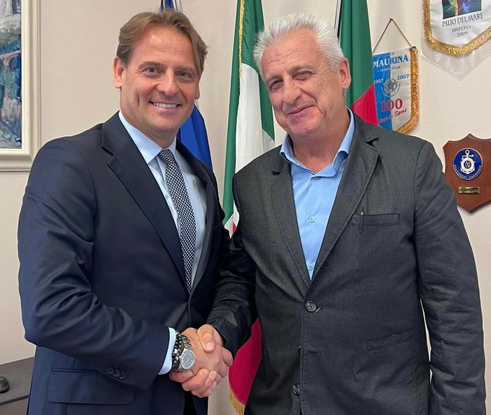 L’Assessore Marco Scajola incontra il Sindaco di Aurigo Angelo Arrigo: “Iniziamo insieme un percorso per valorizzare il paese" L’Assessore Marco Scajola incontra il Sindaco di Aurigo Angelo Arrigo: “Iniziamo insieme un percorso per valorizzare il paese"