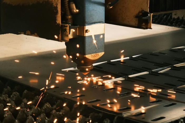 Il mondo della lavorazione della lamiera: Introduzione a Cecchini Macchine