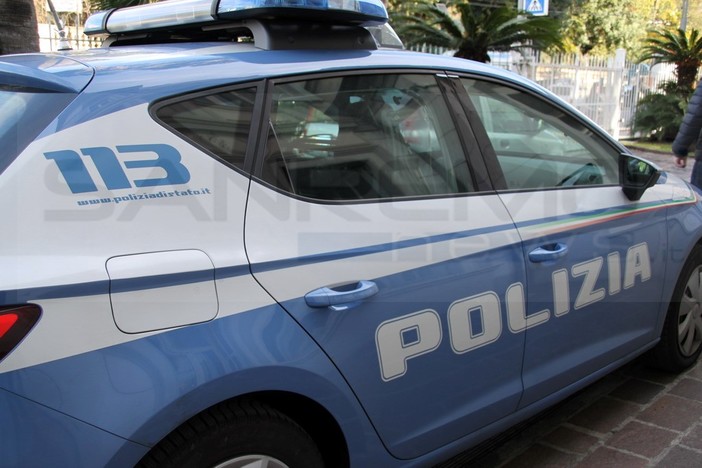 Imperia: fermato in centro ammette di avere marijuana nascosta a casa, 20enne denunciato dalla Polizia Imperia: fermato in centro ammette di avere marijuana nascosta a casa, 20enne denunciato dalla Polizia