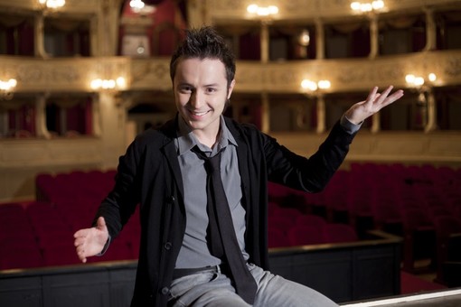 Matteo Macchioni è Don Giovanni nello spettacolo d’operetta a Villa Scarsella di Diano Marina