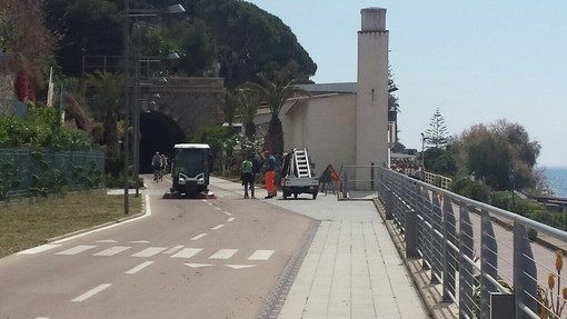 Riunione per il futuro della pista ciclabile: la proprietà verrà divisa tra Amaie Energia ed i Comuni di Sanremo ed Ospedaletti Riunione per il futuro della pista ciclabile: la proprietà verrà divisa tra Amaie Energia ed i Comuni di Sanremo ed Ospedaletti