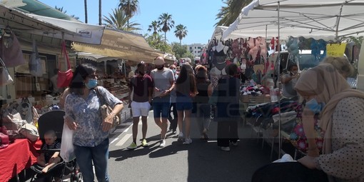 Coronavirus: dopo settimane di 'disobbedienza' nella nostra provincia si vedono molte più mascherine nei luoghi affollati Coronavirus: dopo settimane di 'disobbedienza' nella nostra provincia si vedono molte più mascherine nei luoghi affollati