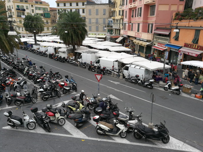 Fiva Confcommercio con a fianco alla Regione, per sostenere la categoria, Sorgi: “Presto attivo un nuovo bando da 4 milioni di euro” Fiva Confcommercio con a fianco alla Regione, per sostenere la categoria, Sorgi: “Presto attivo un nuovo bando da 4 milioni di euro”