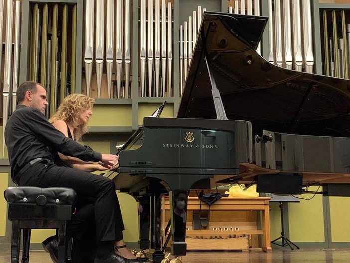 'Tasti e contrasti', al Santuario di Montegrazie il concerto dei pianisti Matteo Costa e Daniela Demicheli