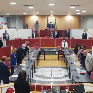 Il Consiglio Regionale è iniziato oggi con un minuto di silenzio per condannare la violenza sulle donne