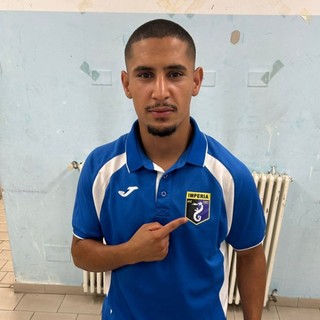 Boxe, Mehdi Gueribi vince a Voghera e mostra la maglia dell’Imperia: “È per la mia città”