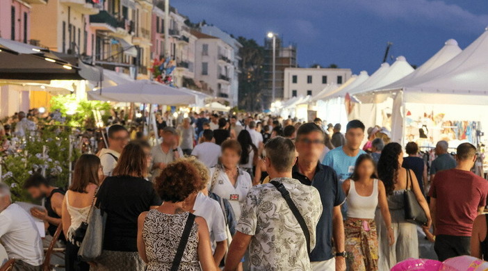 MercantIneja compie 18 anni: con undici giorni di shopping, artigianato e sapori in Calata Cuneo MercantIneja compie 18 anni: con undici giorni di shopping, artigianato e sapori in Calata Cuneo