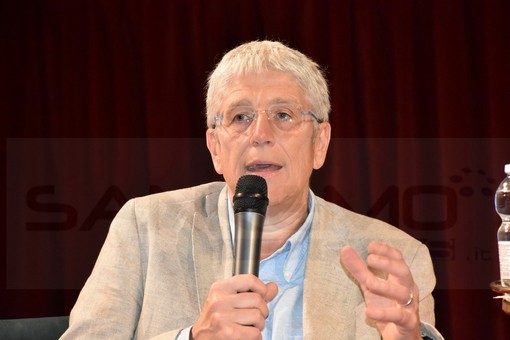 Mario Giordano ospite sul Molo delle Tartarughe a Diano Marina Mario Giordano ospite sul Molo delle Tartarughe a Diano Marina