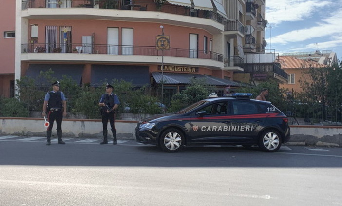 Arrestati due spacciatori marocchini ad Albenga: servivano di 'coca' anche le piazze di Sanremo, Imperia e San Bartolomeo al Mare