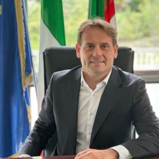 Sopralluogo dell’assessore Scajola a Castel Vittorio sulla piazza delle feste recentemente ristruttura con fondi regionali Sopralluogo dell’assessore Scajola a Castel Vittorio sulla piazza delle feste recentemente ristruttura con fondi regionali