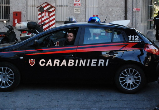 Albenga, si intrufolano in un autotreno da Ventimiglia: due profughi scoperti dall'autista
