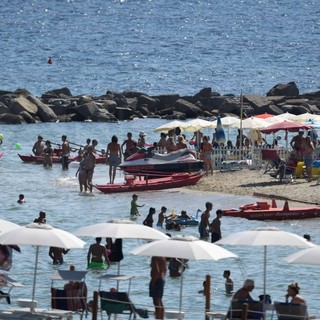 Turismo, l'assessore regionale Gianni Berrino: &quot;Chiesto al ministro di ridurre lo spazio tra gli ombrelloni in spiaggia&quot; (Video)