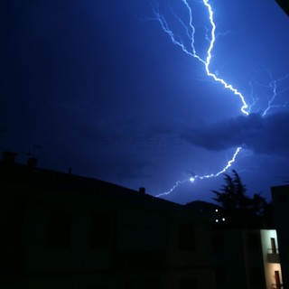 Maltempo nell’entroterra, a Cartari un fulmine fa saltare luce e gas Maltempo nell’entroterra, a Cartari un fulmine fa saltare luce e gas