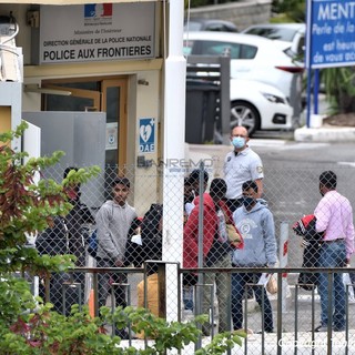 Migranti in autostrada: Lega “Situazione pericolosa e intollerabile, più personale per contrastare fenomeno migratorio”