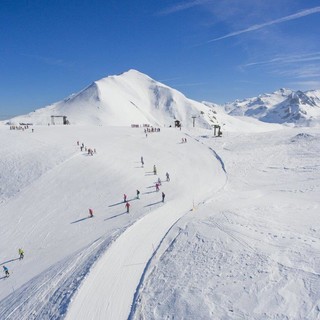 Cuneo: sulle alpi prende il via la stagione invernale, domani J-Ax a Prato Nevoso