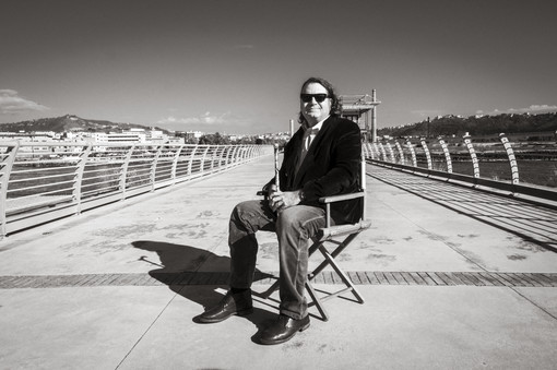 "Pino Daniele – Nero a metà": il nuovo documentario di Stefano Senardi e Marco Spagnoli celebra la vita del cantautore napoletano "Pino Daniele – Nero a metà": il nuovo documentario di Stefano Senardi e Marco Spagnoli celebra la vita del cantautore napoletano