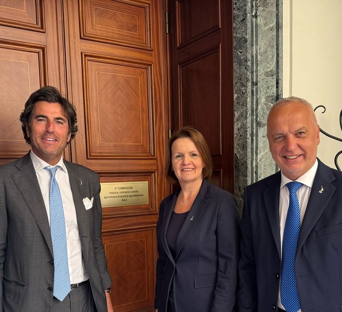 Nella foto il senatore Giorgio Maria Bergesio, primo da destra, insieme a Mara Bizzotto e Gianluca Cantalamessa.