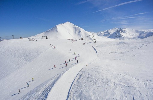 Cuneo: sulle alpi prende il via la stagione invernale, domani J-Ax a Prato Nevoso