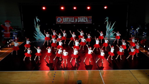 Imperia: grande successo ieri al palazzetto dello sport per l'appuntamento con 'Natale in Danza' (Foto) Imperia: grande successo ieri al palazzetto dello sport per l'appuntamento con 'Natale in Danza' (Foto)