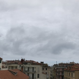 Il cielo plumbeo su Sanremo