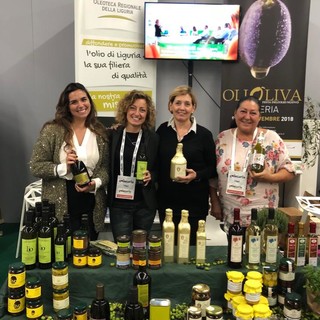 Successo per l'Oleoteca della Liguria a Golosaria: erano presenti anche alcune aziende imperiesi Successo per l'Oleoteca della Liguria a Golosaria: erano presenti anche alcune aziende imperiesi