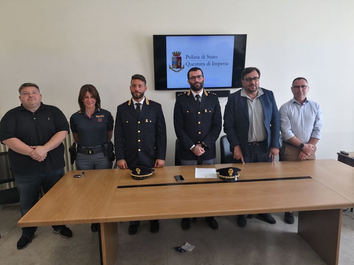 Presentata l'operazione 'Spiagge sicure': l'impegno della Polizia per la sicurezza sugli arenili (Foto e Video) Presentata l'operazione 'Spiagge sicure': l'impegno della Polizia per la sicurezza sugli arenili (Foto e Video)