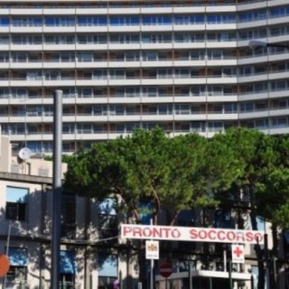 Coronavirus: 400 nuove mascherine in arrivo al San Martino di Genova Coronavirus: 400 nuove mascherine in arrivo al San Martino di Genova