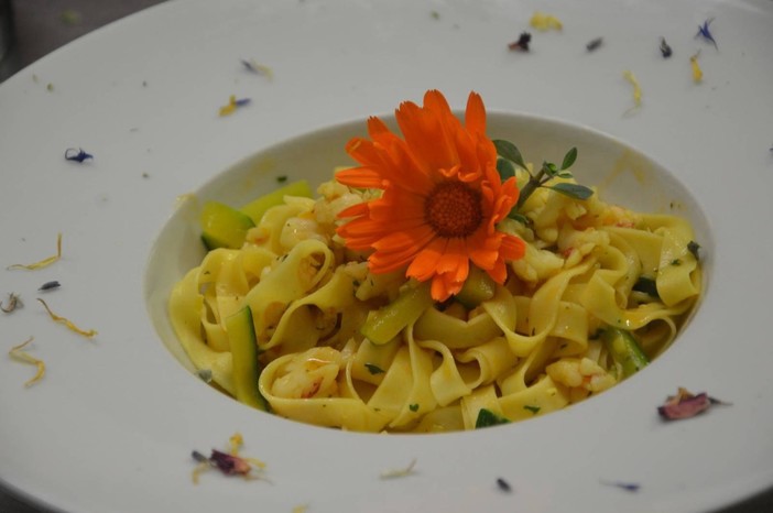 All'Osteria del Tempo Stretto ad Albenga un viaggio sensoriale alla scoperta dei fiori eduli All'Osteria del Tempo Stretto ad Albenga un viaggio sensoriale alla scoperta dei fiori eduli